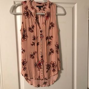 Sleeveless, floral top